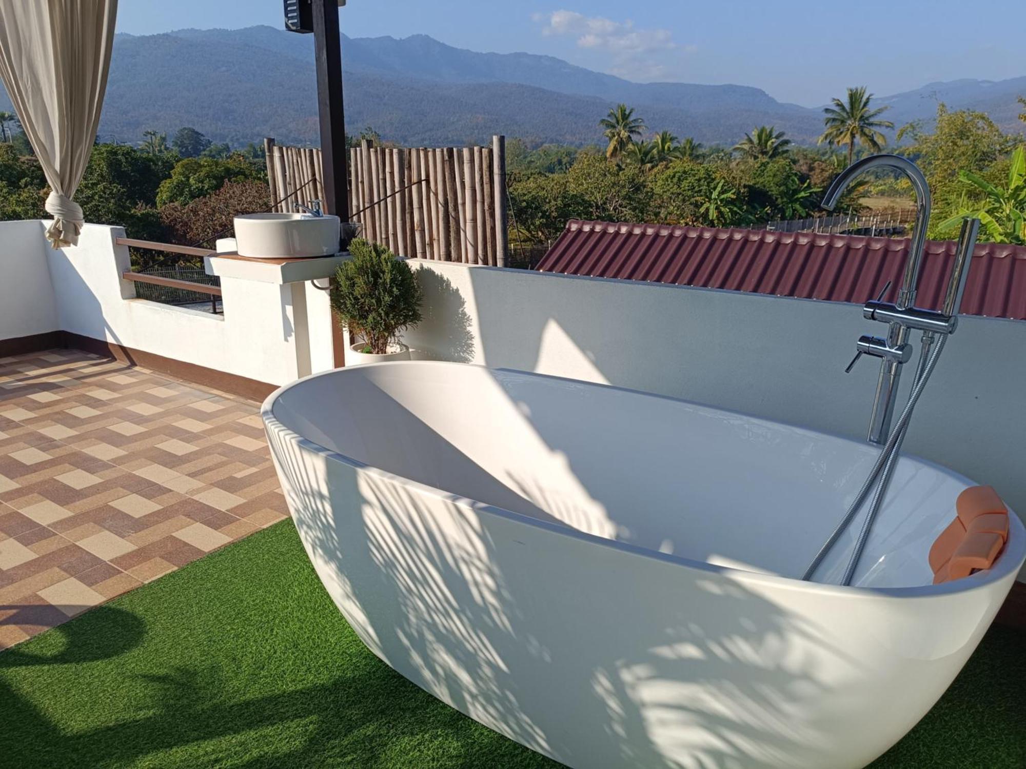 ม่วนใจ๋ปันสุข โฮมสเตย์แอนคาเฟ่ Muanjai Punsuk Homestay And Cafe Chom Thong Exterior photo